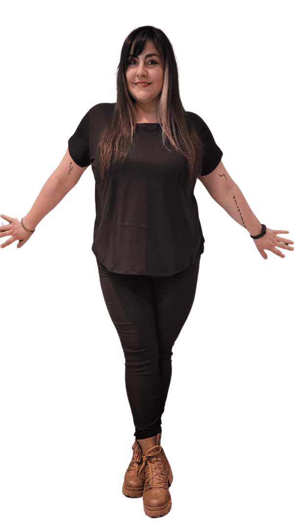 Remera básica (escote redondo) - Image 4