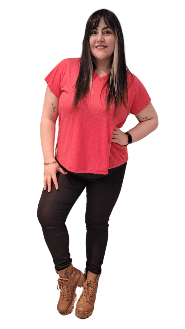Remera básica (escote "V") - Image 9